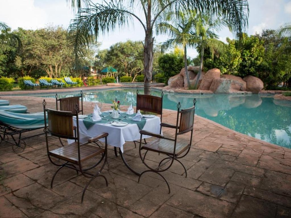Cresta Golfview Hotel  Facilities  Swimming Pool 6