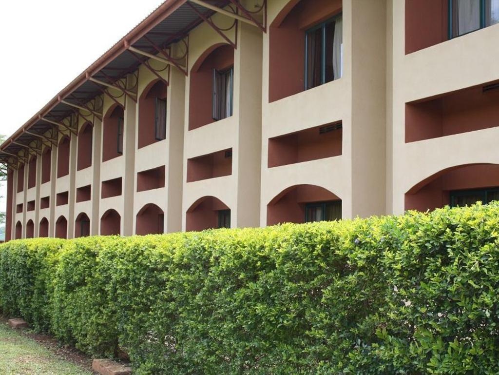 Cresta Golfview Hotel  Property Views  Exterior View 12