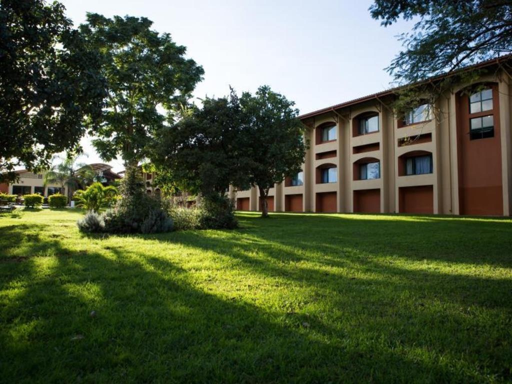 Cresta Golfview Hotel  Property Views  Exterior View 7