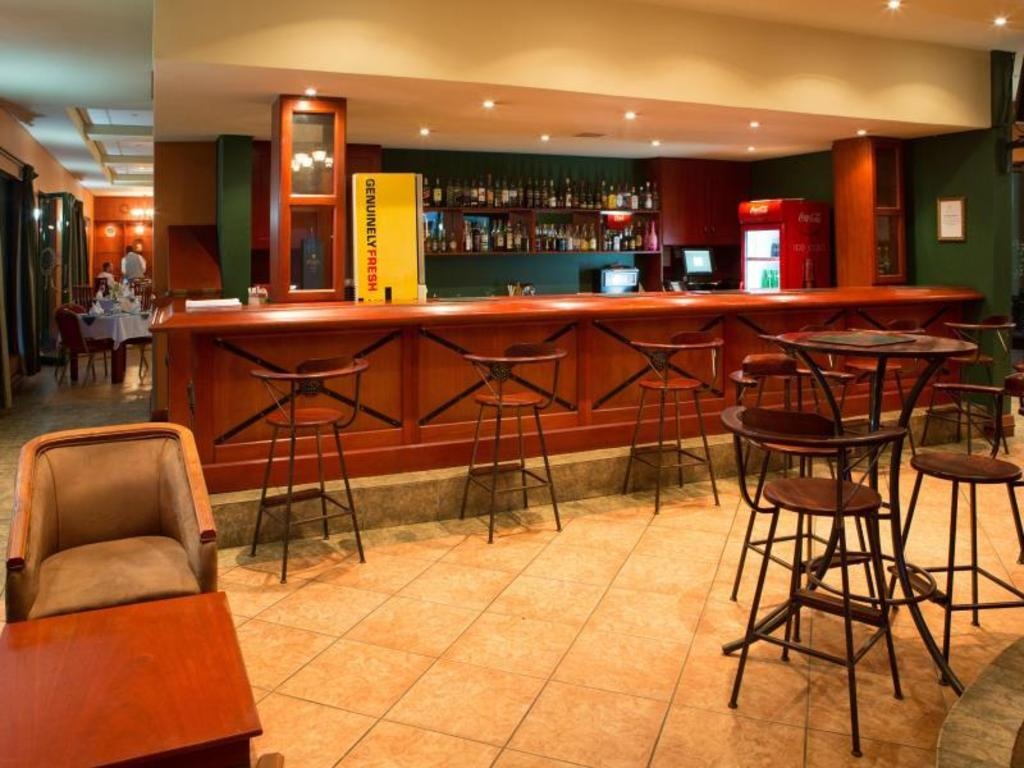 Cresta Golfview Hotel  Property Views  Reception 3