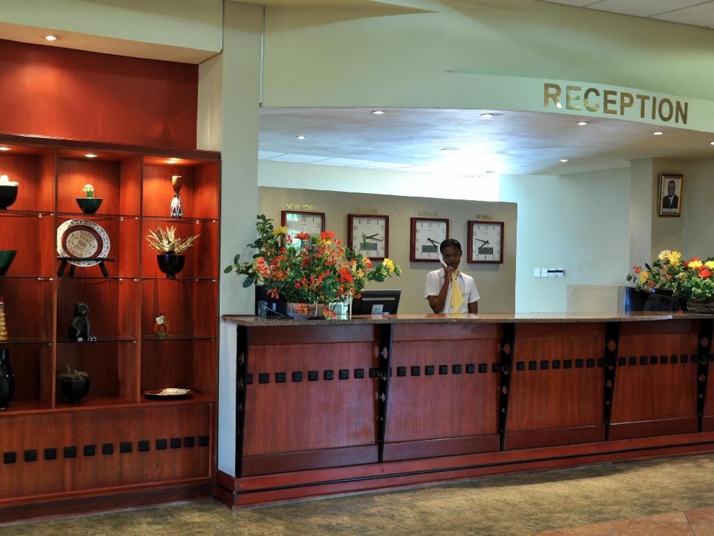 Cresta Golfview Hotel  Property Views  Reception 8