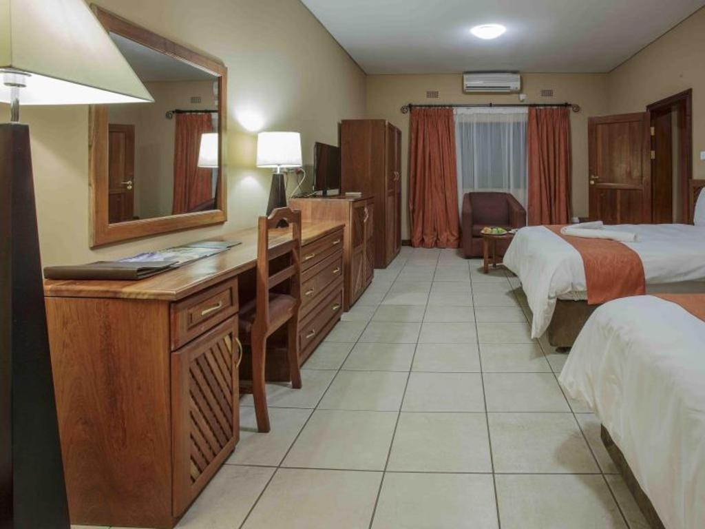 Cresta Golfview Hotel  Rooms  Executive Suite 9