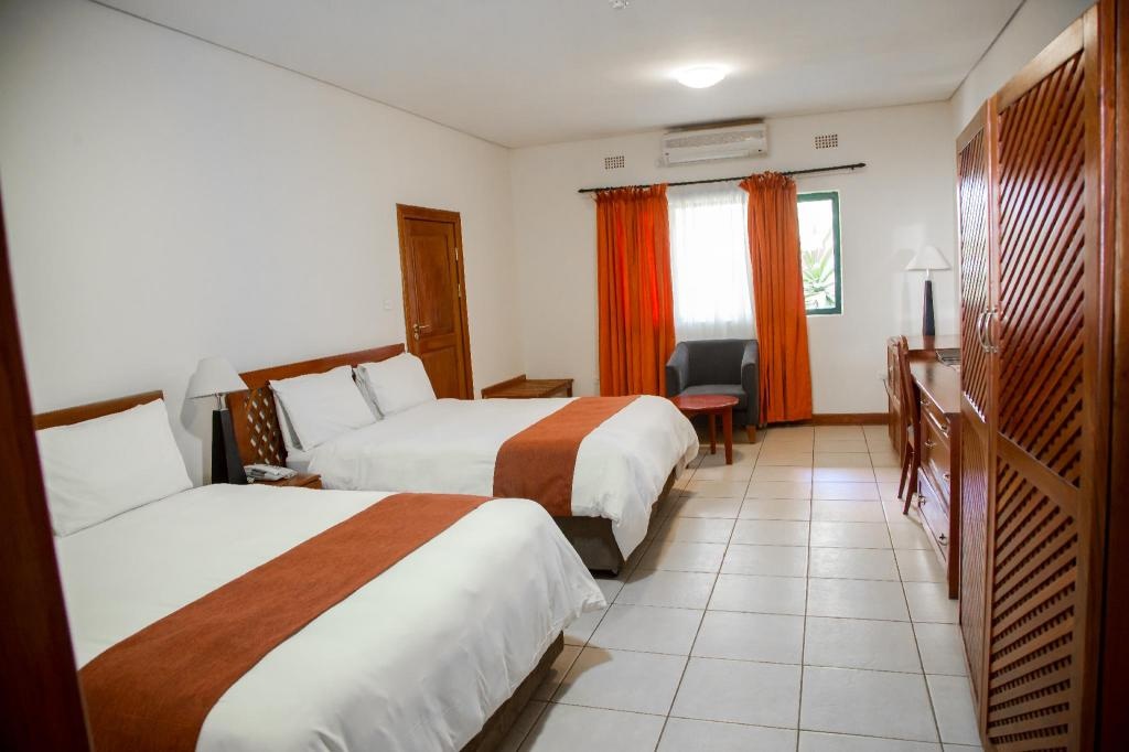Cresta Golfview Hotel  Rooms  Self Catering Family Bedroom 5