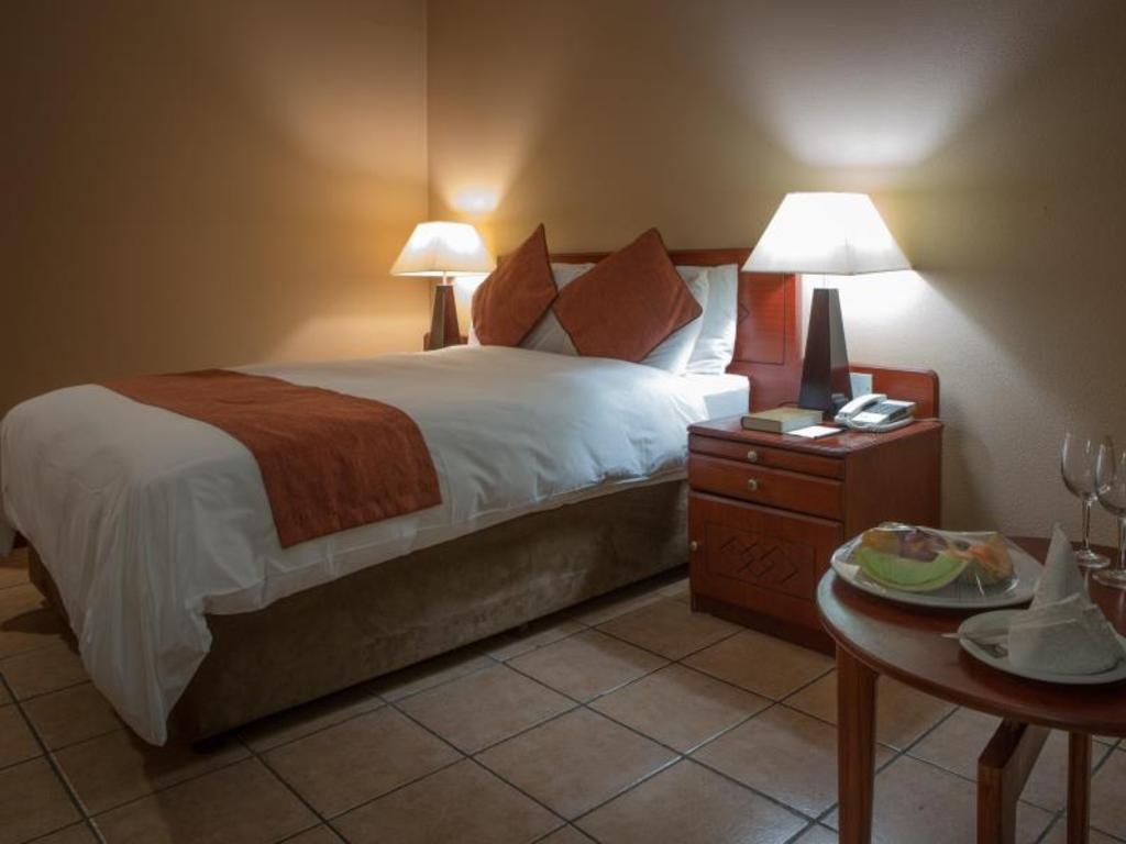 Cresta Golfview Hotel  Rooms  Suite 11