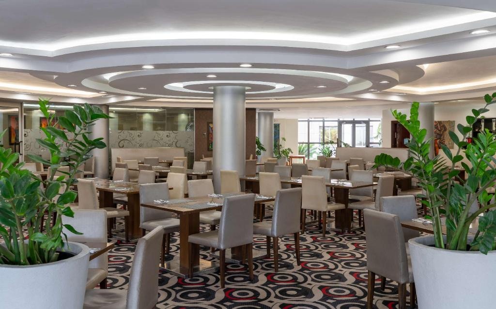 Radisson Blu Hotel Lusaka  Dining  Restaurant 10