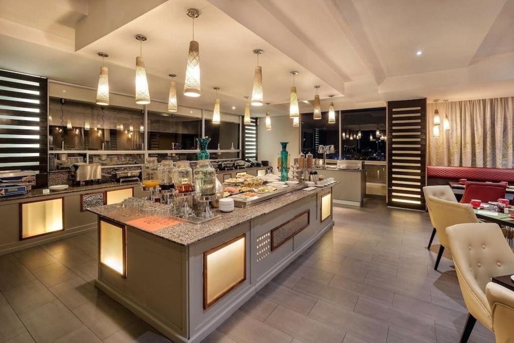 Protea Hotel Lusaka  Dining  Dining Image 20 20