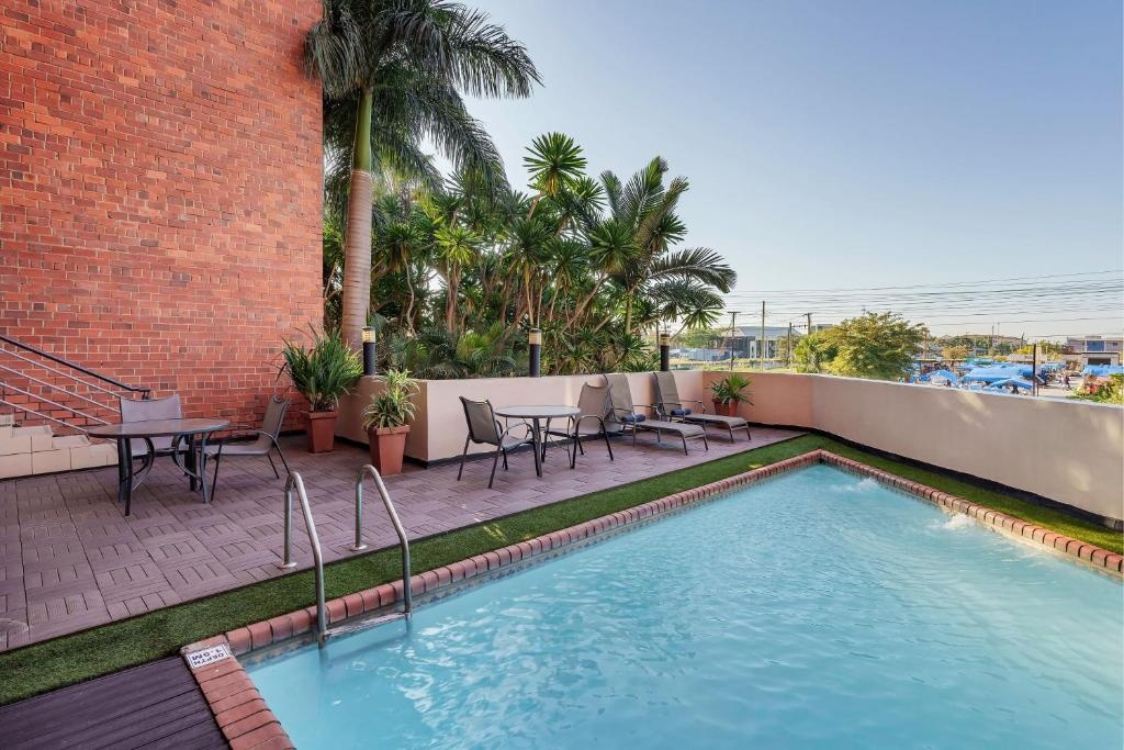Protea Hotel Lusaka  Facilities  Swimming Pool 4