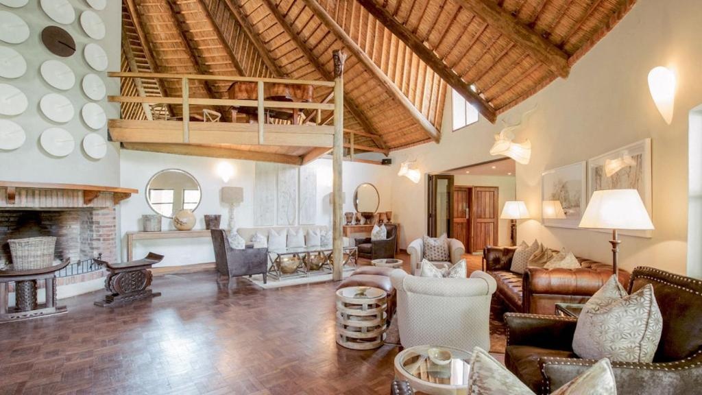 Lilayi Lodge  Facilities  Barlounge 2