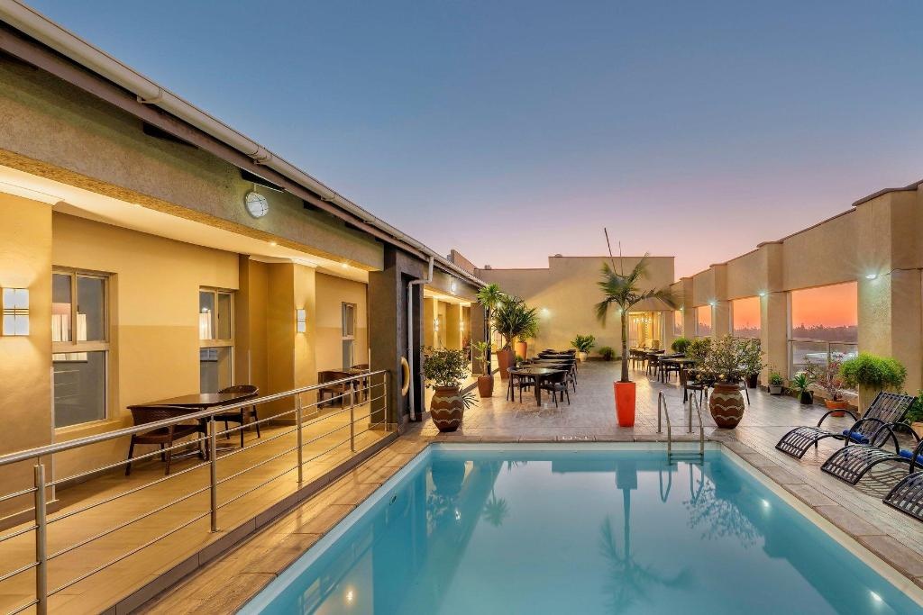 Protea Hotel Lusaka Tower  Facilities  Swimming Pool 1