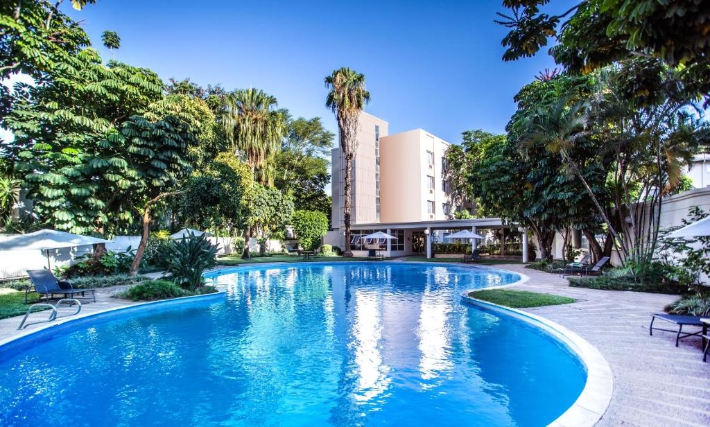 Southern Sun Ridgeway Lusaka  Facilities  Swimming Pool 1
