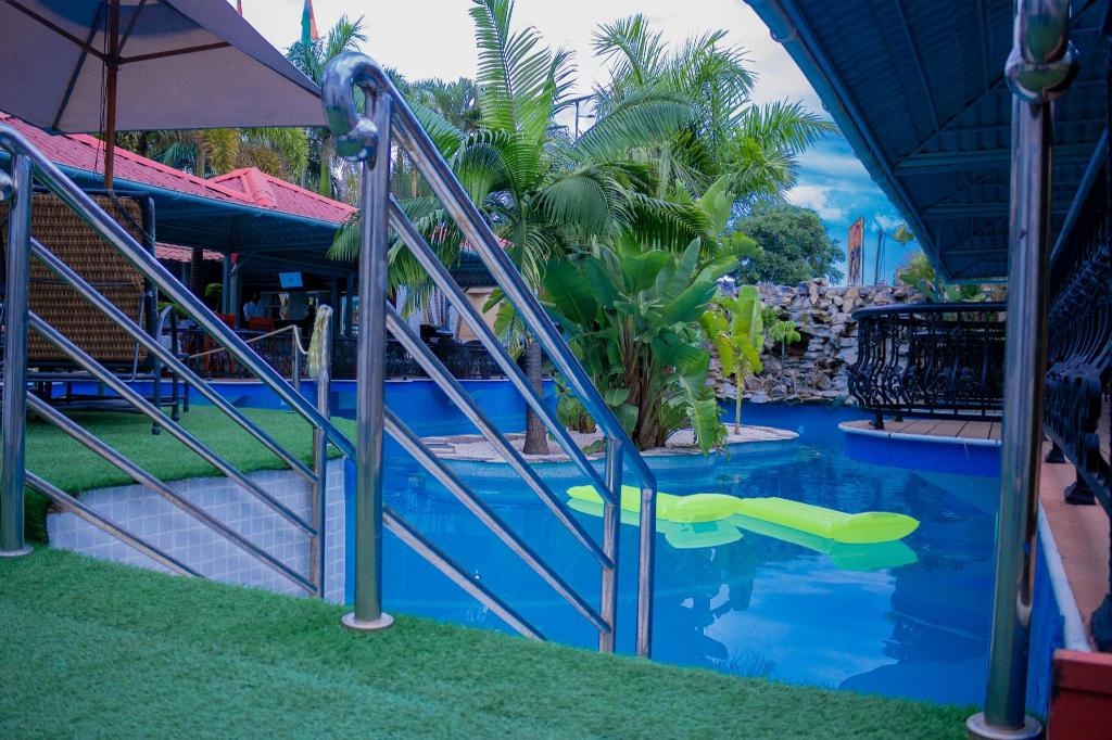 Best Western Plus Paramount Hotel  Facilities  Swimming Pool 1