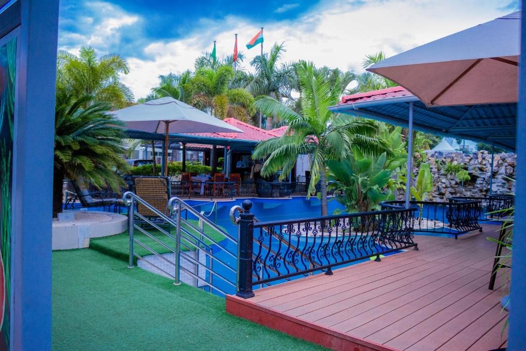Best Western Plus Paramount Hotel  Facilities  Swimming Pool 2