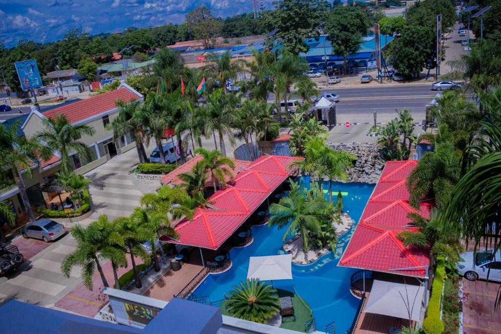 Best Western Plus Paramount Hotel  Facilities  Swimming Pool 4