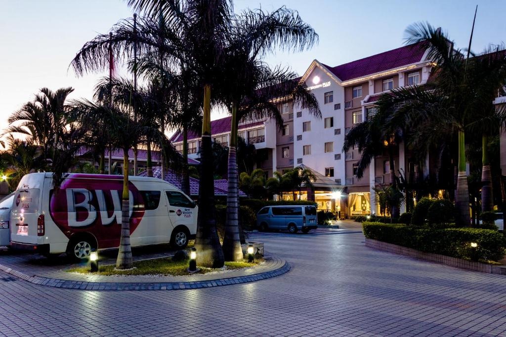 Best Western Plus Paramount Hotel  Property Views  Exterior View 5