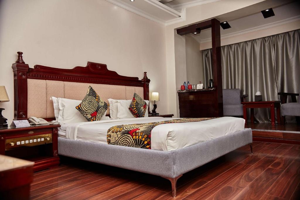 Best Western Plus Paramount Hotel  Rooms  1 King Bed Nonsmoking Guestroom 5