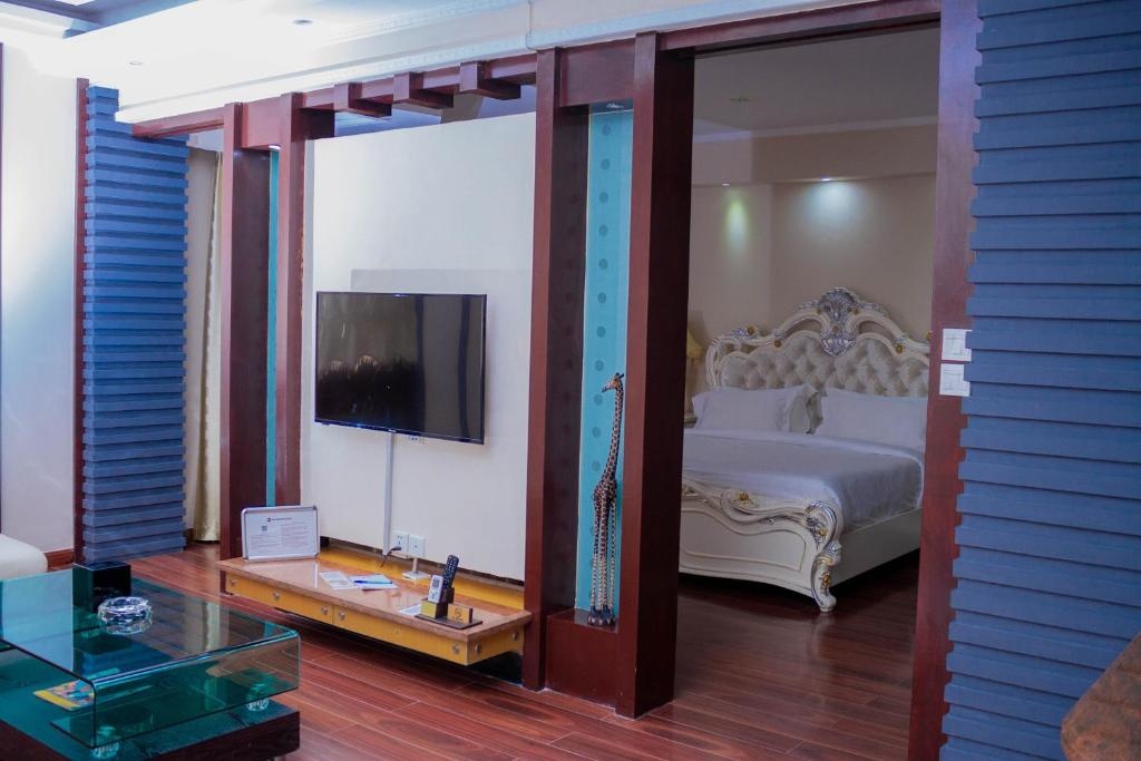 Best Western Plus Paramount Hotel  Rooms  Rooms Image 10 10