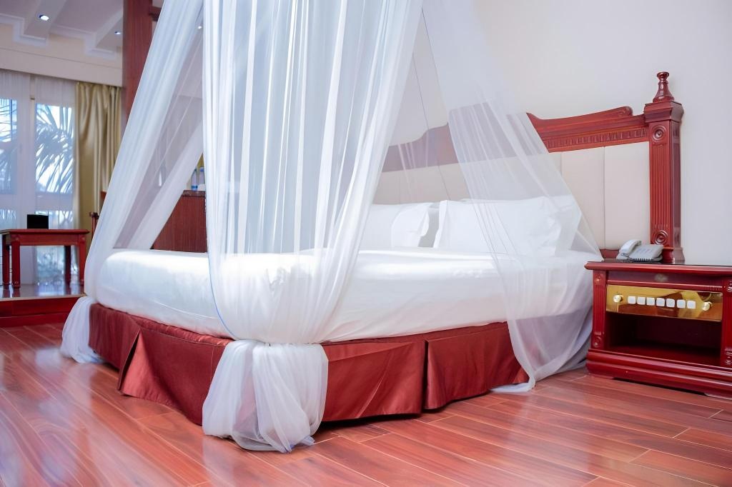 Best Western Plus Paramount Hotel  Rooms  Rooms Image 2 2